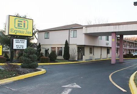 Farmingdale Express Inn - Wall מראה חיצוני תמונה
