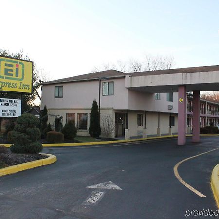 Farmingdale Express Inn - Wall מראה חיצוני תמונה