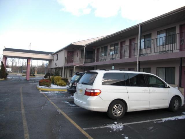 Farmingdale Express Inn - Wall מראה חיצוני תמונה
