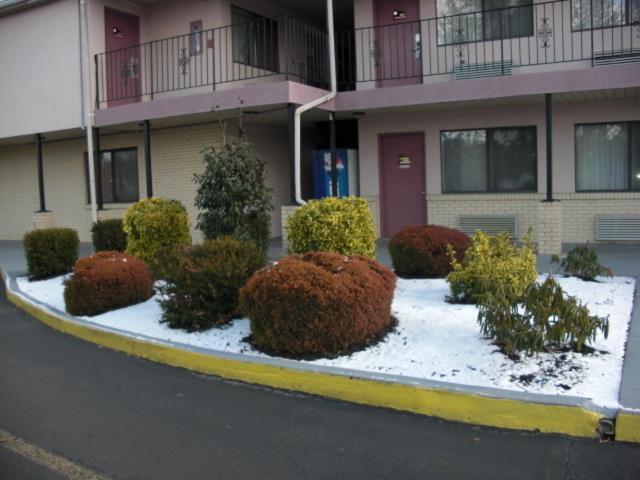 Farmingdale Express Inn - Wall מראה חיצוני תמונה