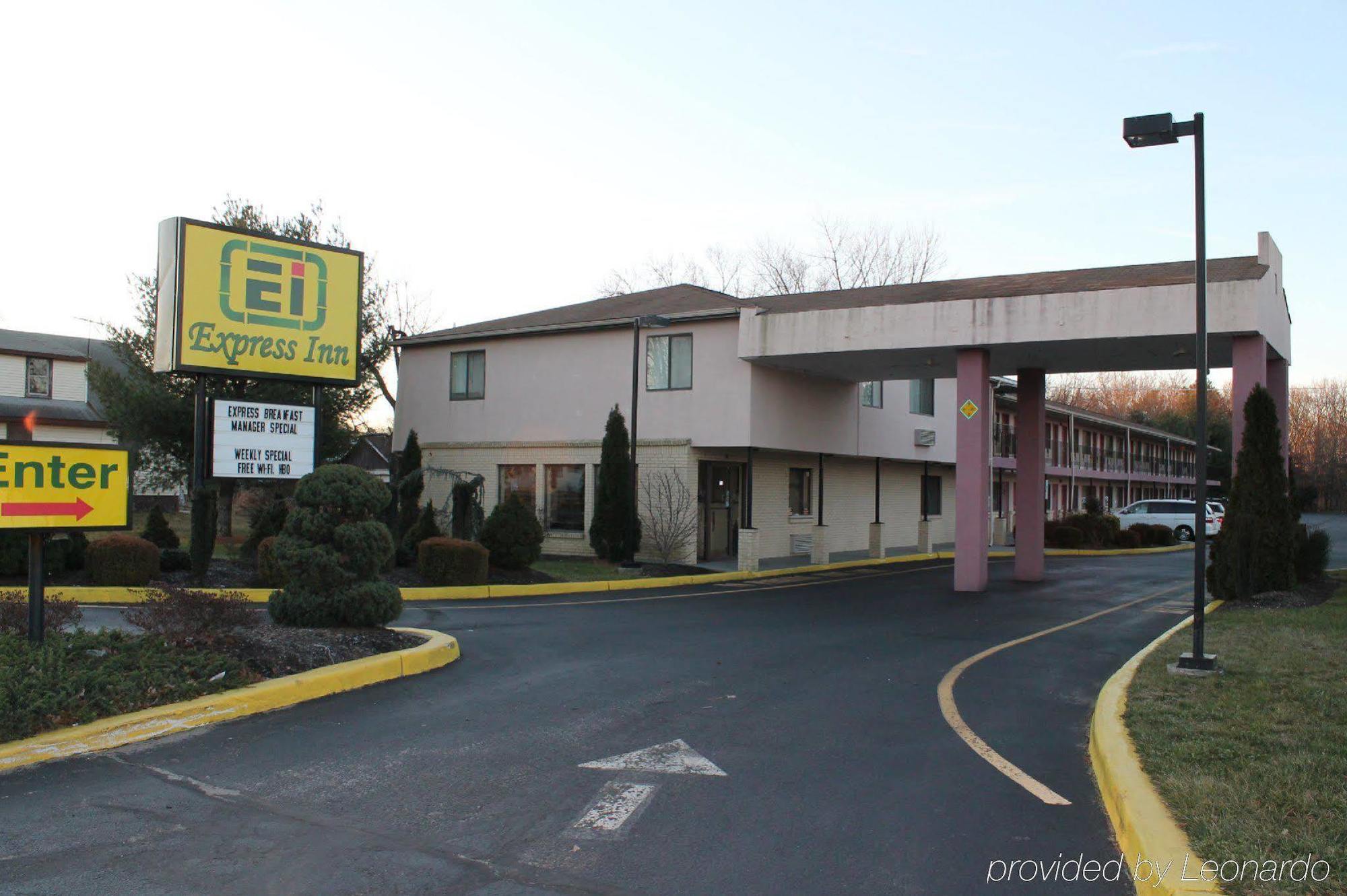 Farmingdale Express Inn - Wall מראה חיצוני תמונה